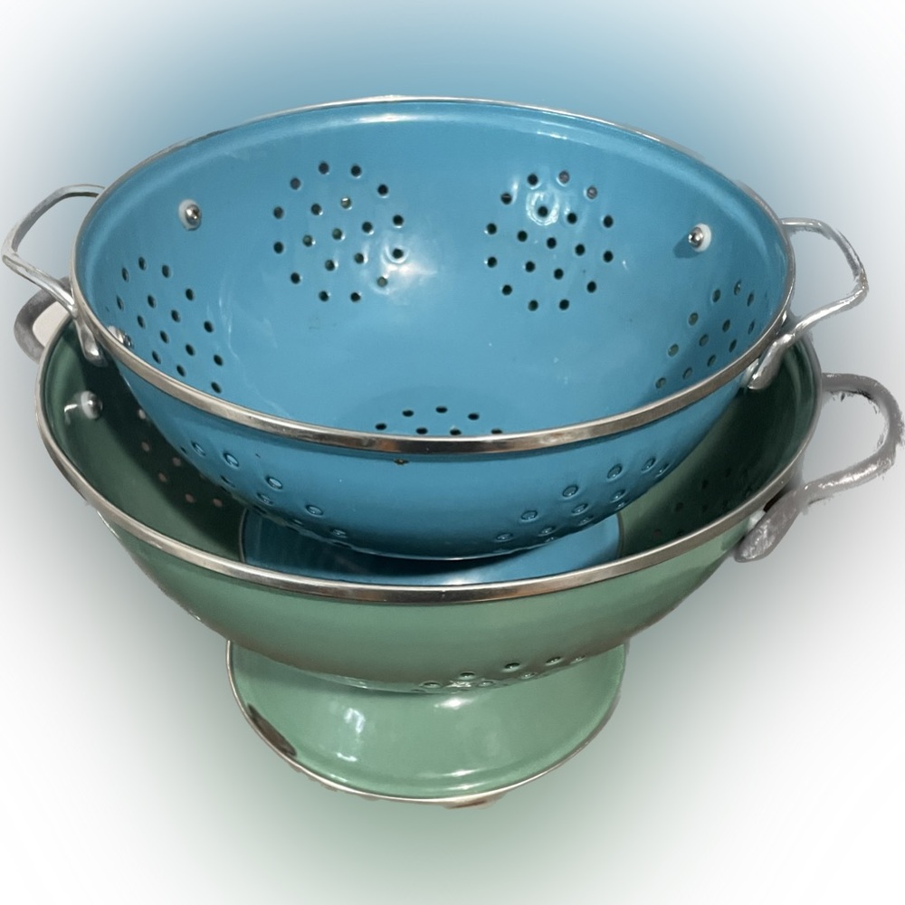 Set of 2: Vtg Enamel Colanders